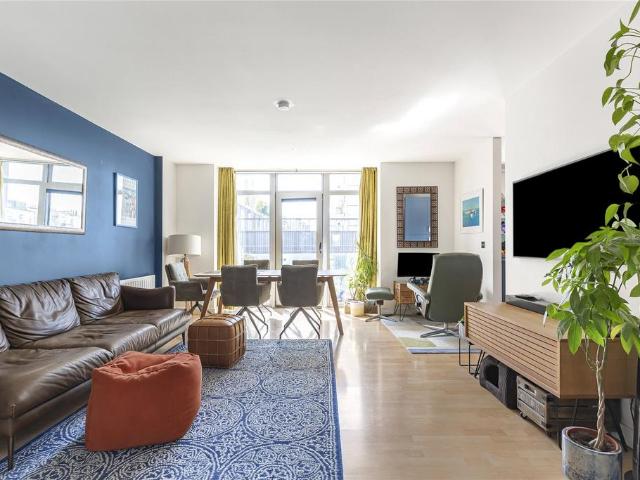 Flat for sale in Fulham, Greater London