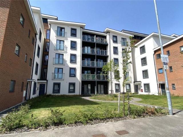 Flat for sale in Jennetts Park, Binfield