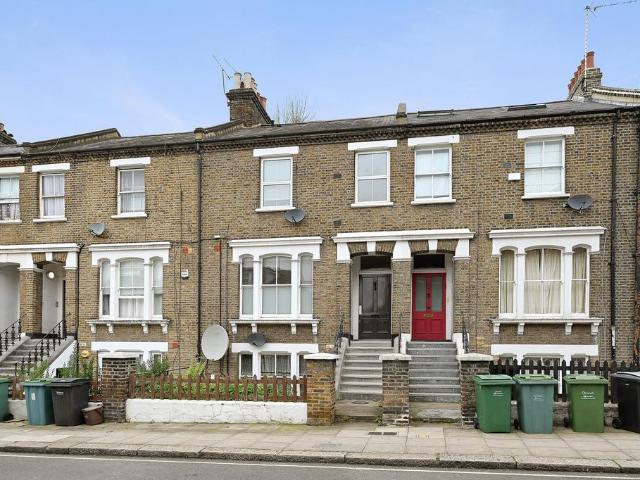 Flat for sale in Kilburn, Greater London