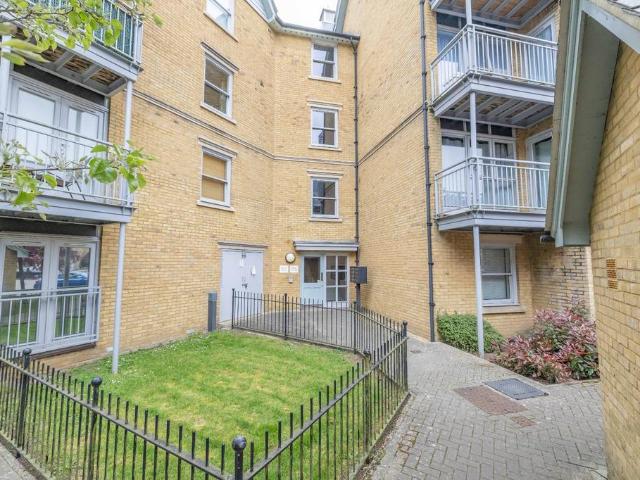 Flat for sale in Wincheap, The Bridge