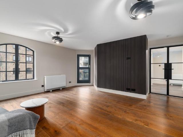 Flat for sale in Bermondsey Village, Greater London