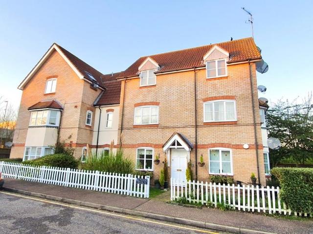 Flat for sale in Broomfield, Chelmsford