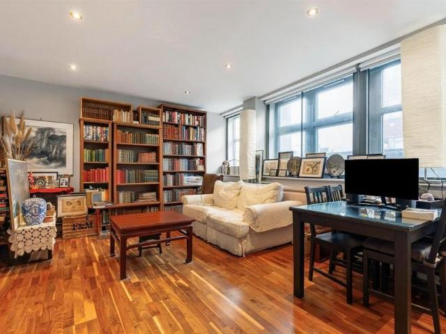 Flat for sale in Putney, Greater London