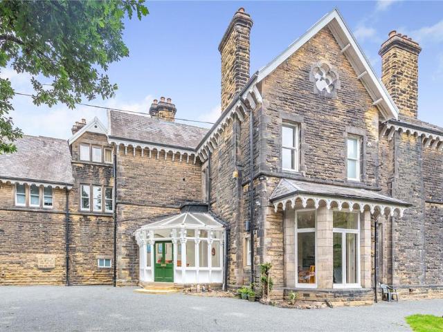 Flat for sale in Weetwood, West Yorkshire
