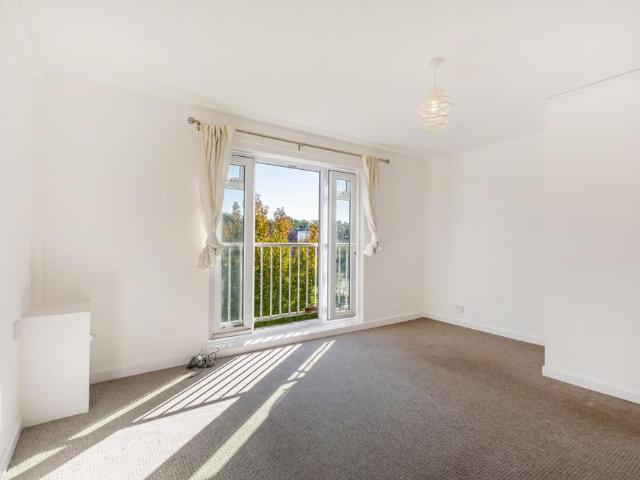 Flat for sale in West Norwood, Greater London