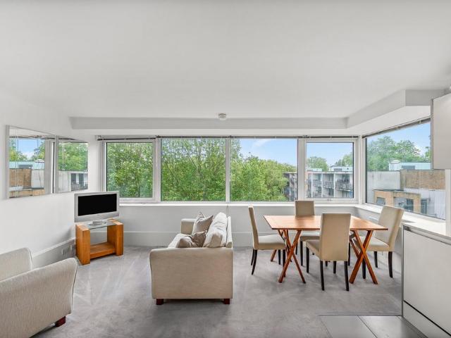 Flat for sale in London Borough of Lewisham, Greater London