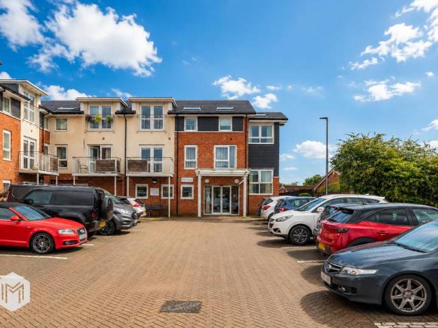 Flat for sale in Bradshaw, Lee Bank