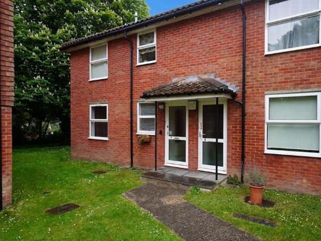 Flat for sale in Totteridge, Cressex
