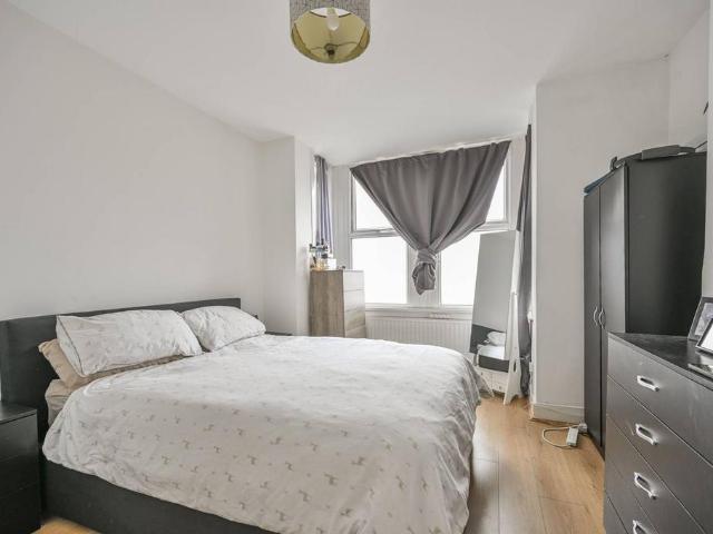 Flat for sale in Noel Park, Harringay