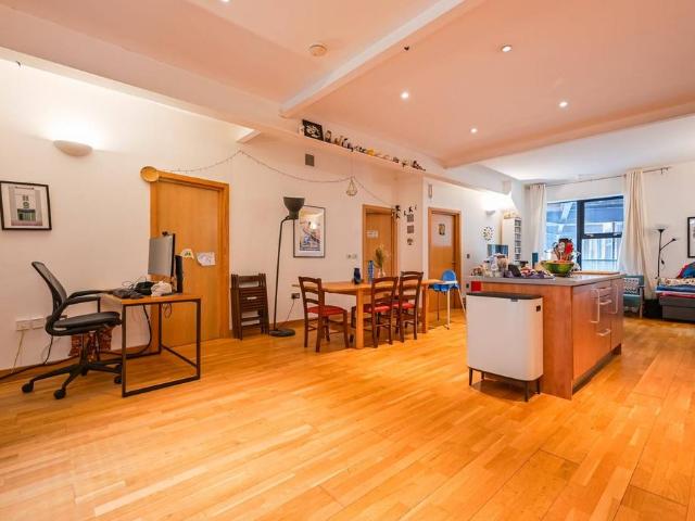 Flat for sale in Fish Island, Bow