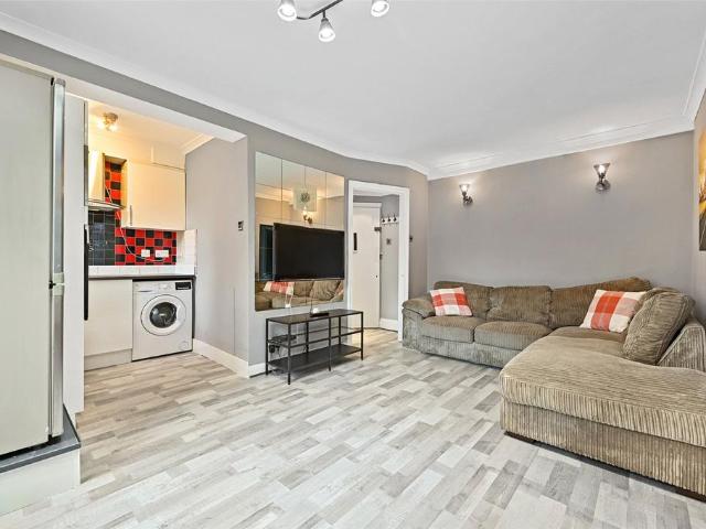 Flat for sale in Paddington, Greater London