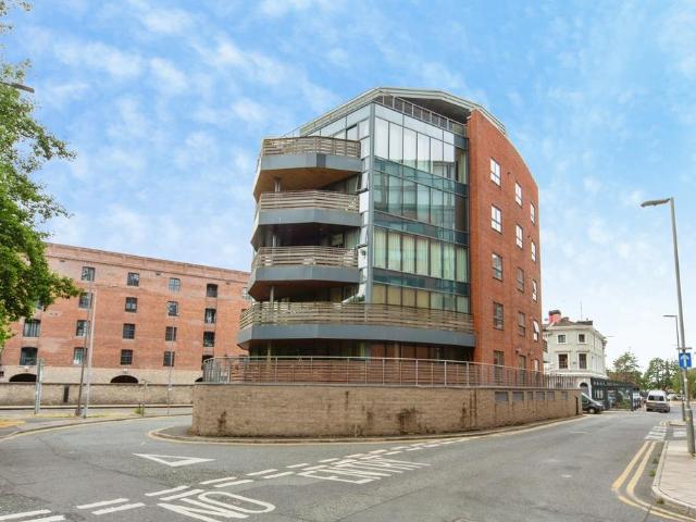 Flat for sale in Chinatown, Calderstones