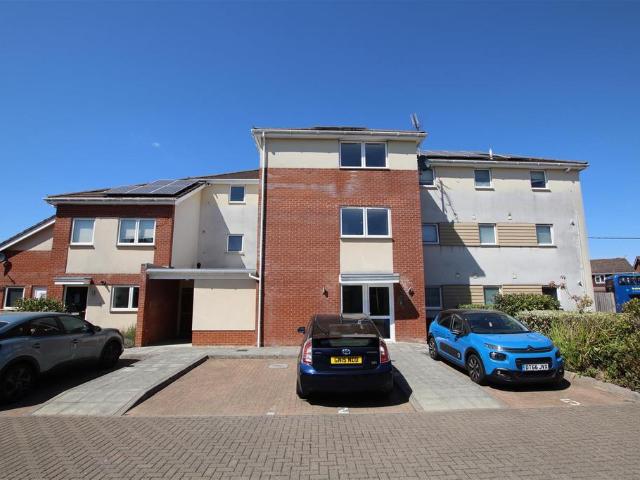 Flat for sale in Stoke Common, Eastleigh