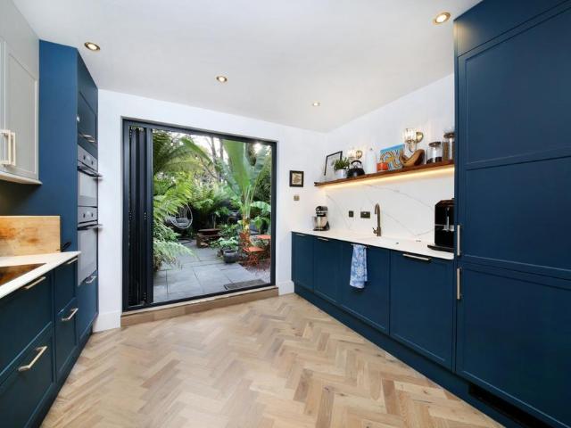 Flat for sale in London Borough of Lambeth, Greater London