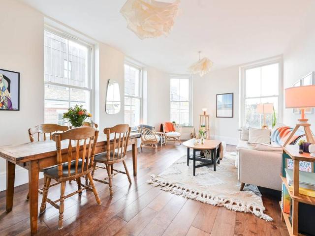 Flat for sale in Elephant and Castle, Greater London