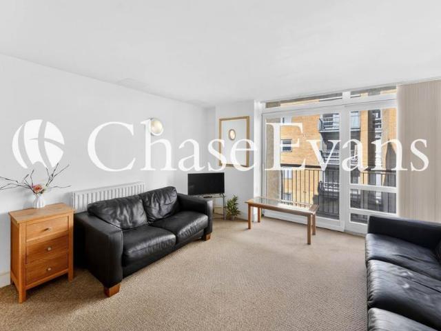 Flat for sale in Isle Of Dogs, Greater London