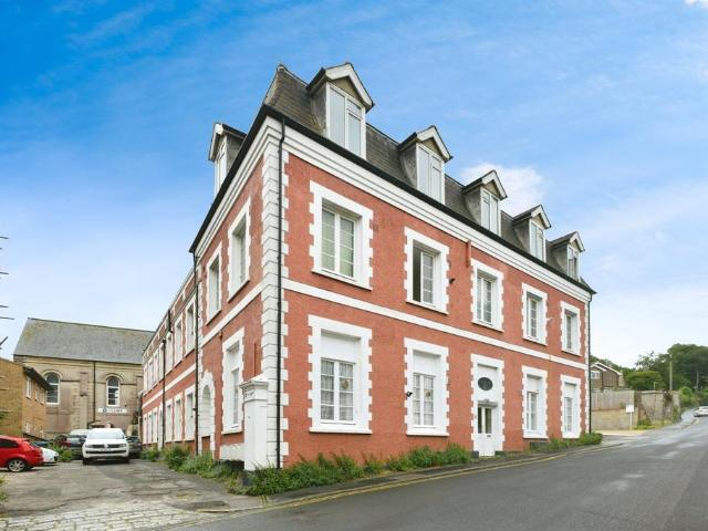 Flat for sale in Mount Pleasant, Iford