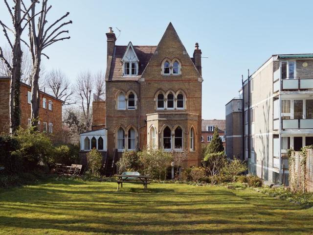 Flat for sale in Crouch End, Greater London