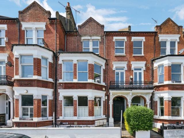 Flat for sale in Wandsworth, Greater London