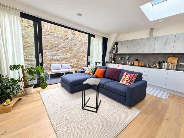 Flat for sale in Bellingham, Greater London