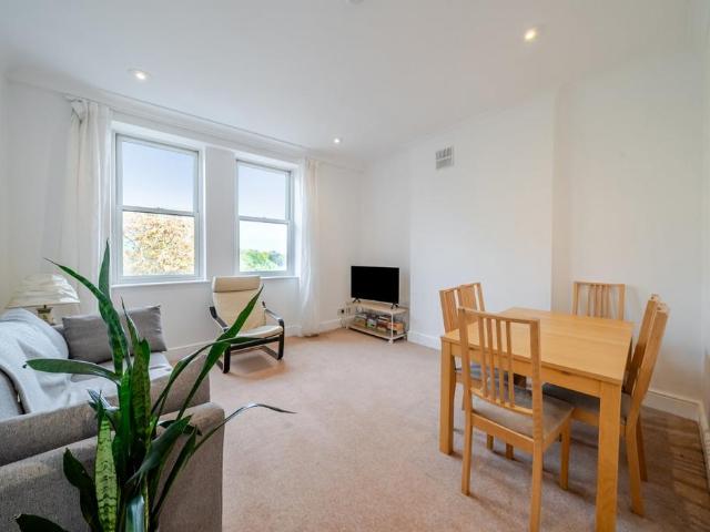 Flat for sale in London Borough of Lambeth, Greater London