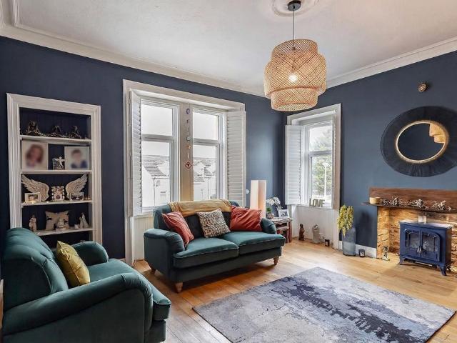 Flat for sale in Broxburn, Scotland