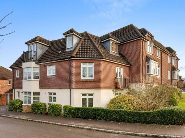 Flat for sale in Chepping Wycombe, Loudwater