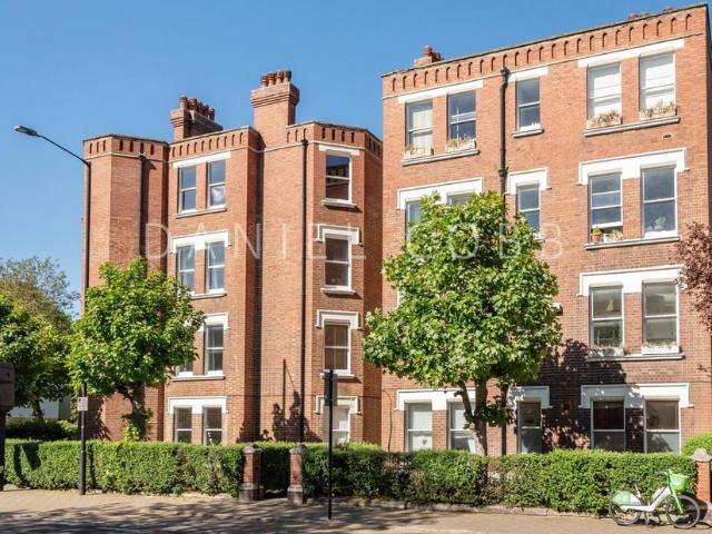 Flat for sale in Camberwell, Greater London