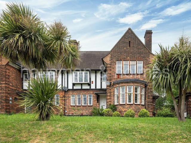 Flat for sale in Hampstead Garden Suburb, Greater London