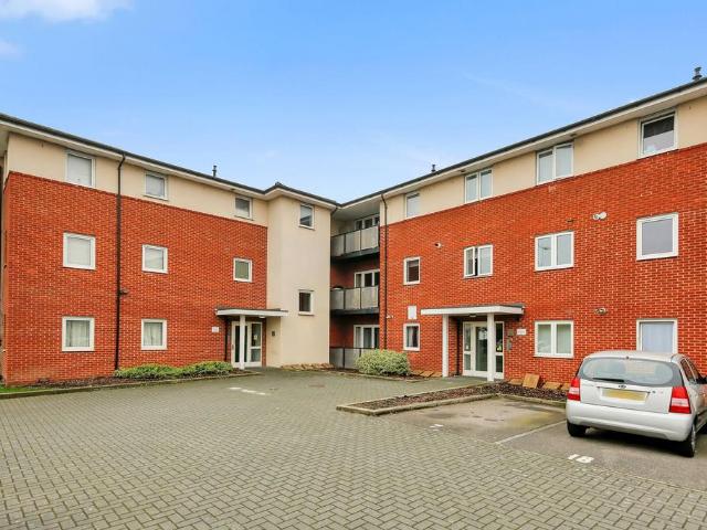 Flat for sale in Little Heath, Greater London