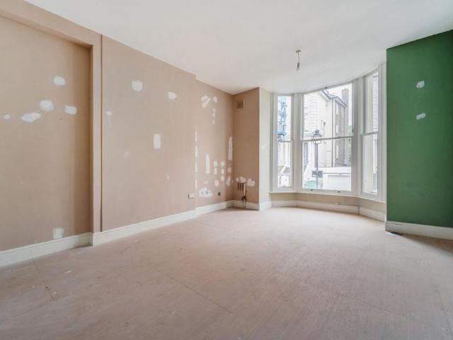 Flat for sale in Belsize Park, Primrose Hill