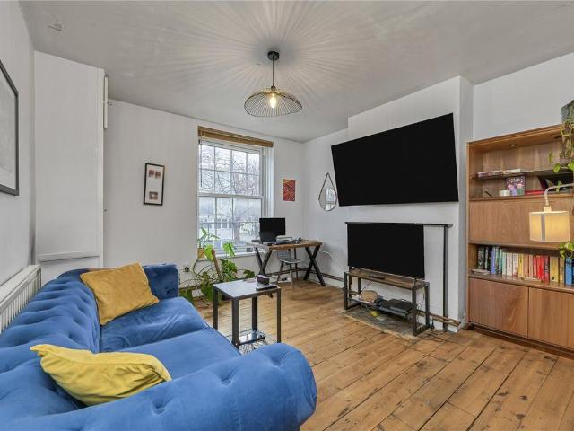Flat for sale in London Borough of Lambeth, Greater London
