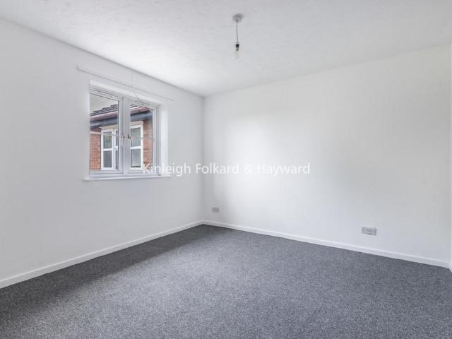 Flat for sale in South Bermondsey, Greater London
