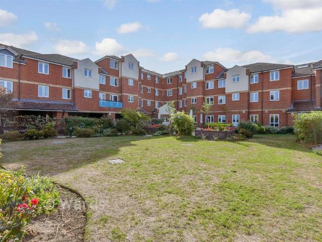 Flat for sale in Oxenden, The Bridge