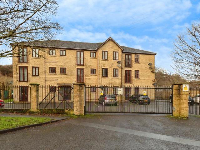 Flat for sale in Stalybridge, Tameside