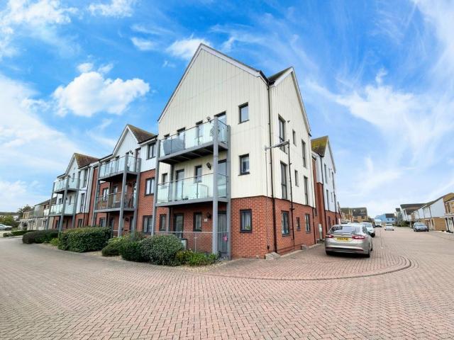Flat for sale in South Ockendon, Essex