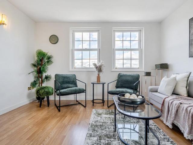 Flat for sale in Rotherhithe, Greater London