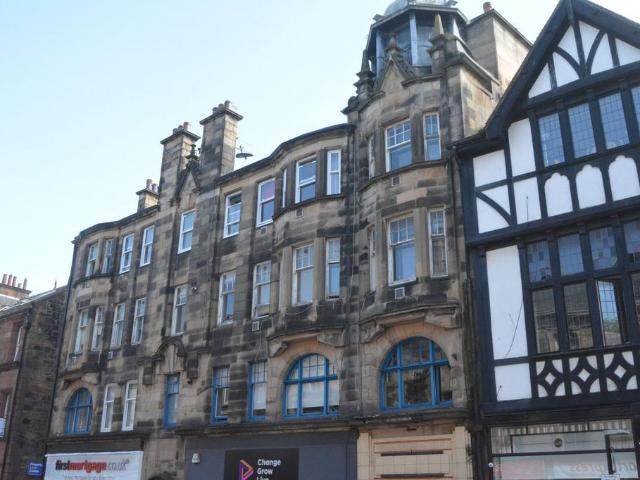 Flat for sale in Callendar Park, Scotland