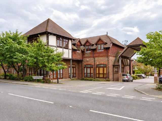 Flat for sale in Hurst Green, Heathlands