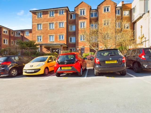 Flat for sale in Nangreaves, Wales