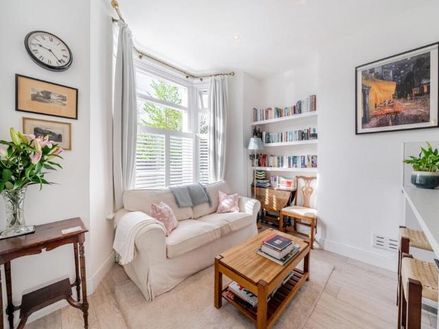 Flat for sale in West Kensington, Greater London