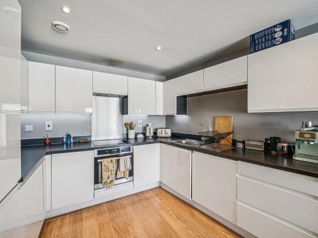 Flat for sale in Wandsworth, Greater London