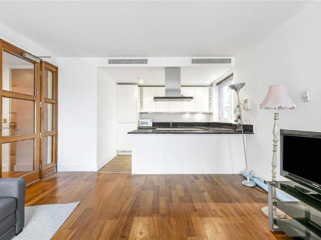 Flat for sale in Paddington, Greater London