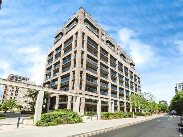 Flat for sale in Upton Park, Greater London