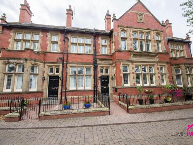 Flat for sale in Wargrave, Newton-le-willows