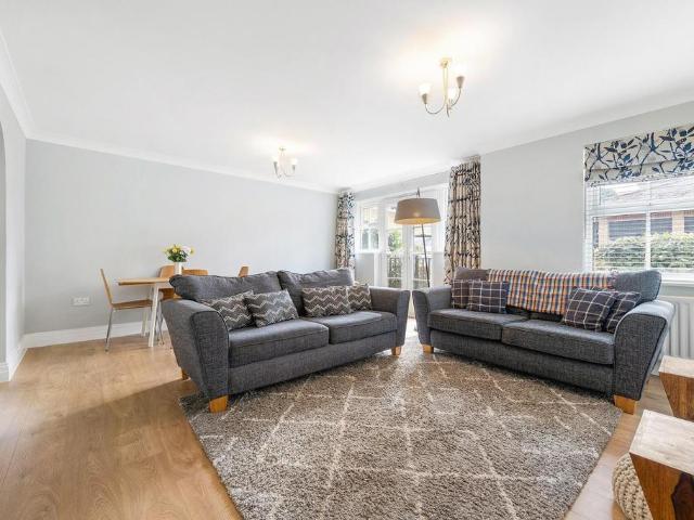 Flat for sale in London Borough of Lambeth, Greater London