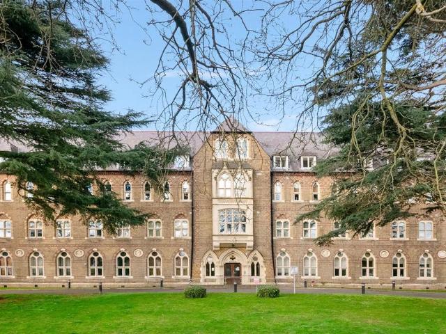 Flat for sale in London Borough of Hounslow, Spring Grove