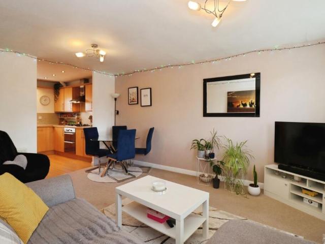 Flat for sale in West Yorkshire