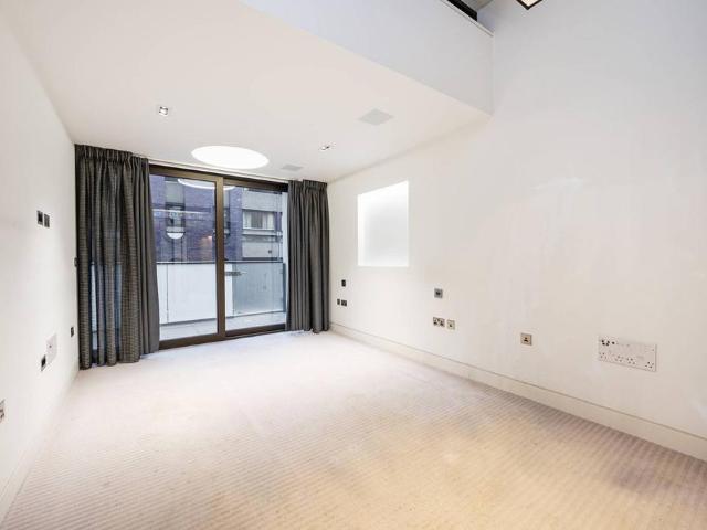 Flat for sale in Lyons, Greater London