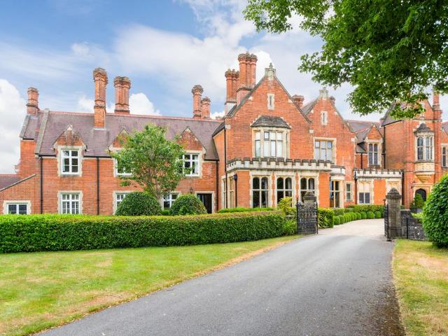 Flat for sale in Five Oaks, Horsham